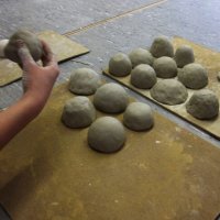 Plastische Hohlformen aus Ton